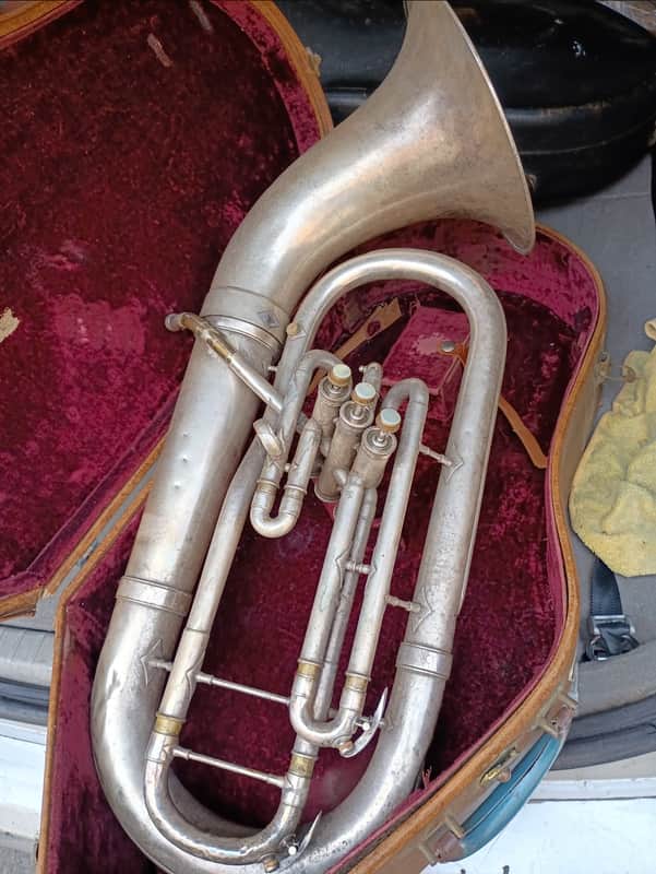 Holton 185 Bb Baritone with case image 1