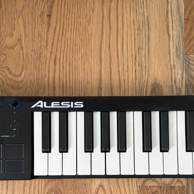 Alesis V25 25-key USB MIDI Controller with Beat Pads 2017 - 2022 - Black