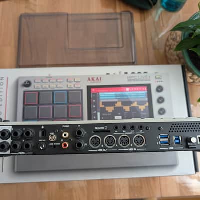 Akai MPC Live II Standalone Sampler / Sequencer Retro Edition 2020 - Present - Grey image 3