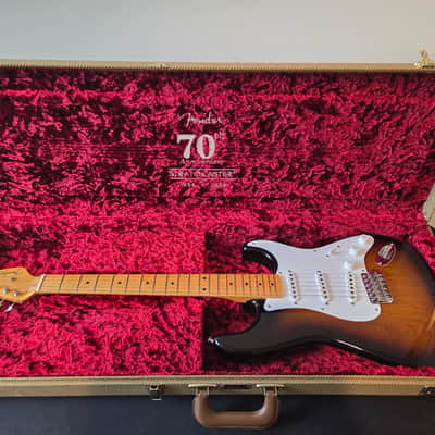 Fender 70th Anniversary American Vintage II 1954 Stratocaster 2-Color Sunburst image 7