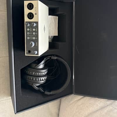 Universal Audio Volt 2 USB-C Audio Interface Studio Pack 2021 - Present - Tan / Gray image 2