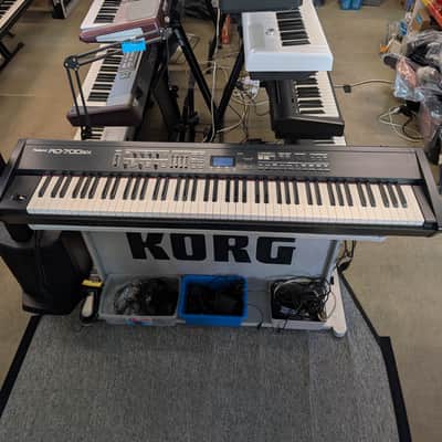 Roland RD-700SX 88-Key Digital Stage Piano