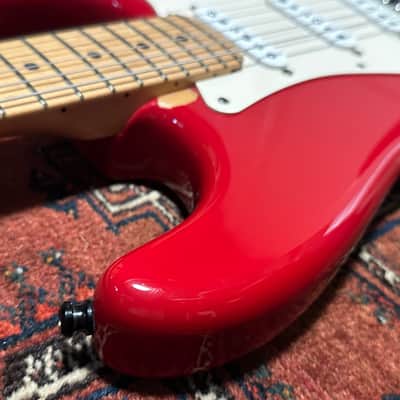Fender Eric Clapton Artist Series Stratocaster with Vintage Noiseless Pickups 2005 Torino Red image 7