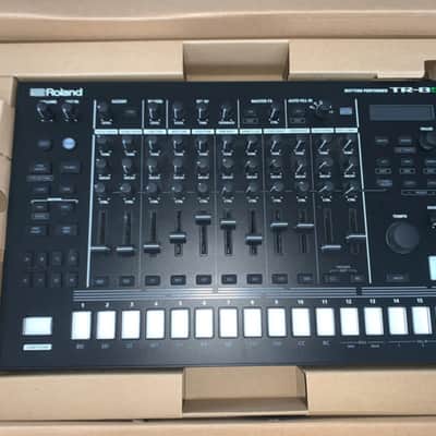 Roland AIRA TR-8 Rhythm Performer Drum Machine 2014 - Present - Black image 3