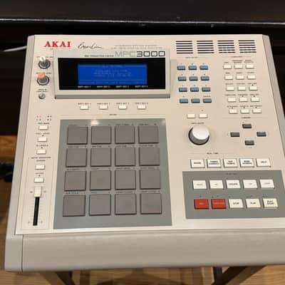 Akai MPC3000 MIDI Production Center 1993 - 2001 - Grey image 2