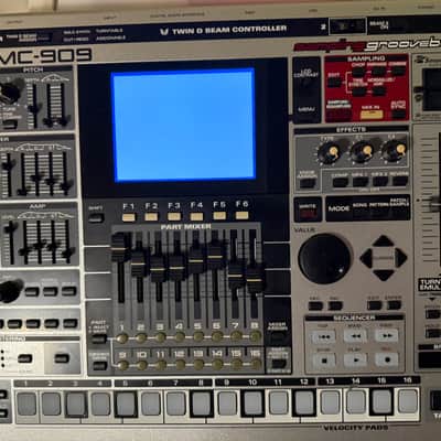 Roland MC-909 Groovebox 2010s - Silver