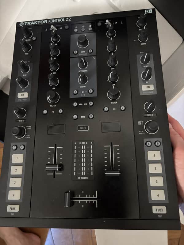 Native Instruments Traktor Kontrol Z2