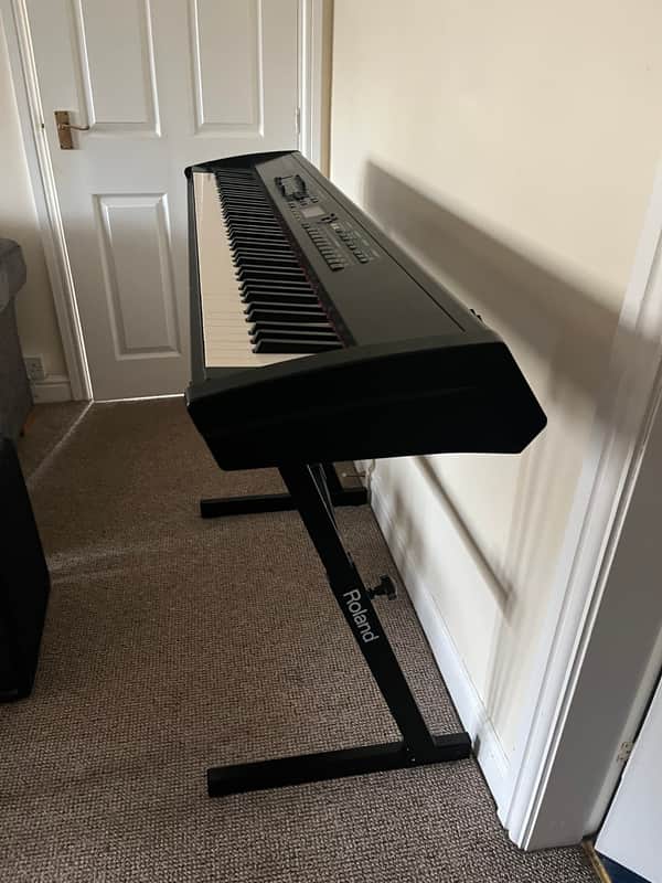Roland RD-700SX 88-Key Digital Stage Piano