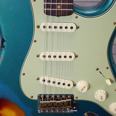 Fender Custom Shop 2025 61' Stratocaster Heavy Relic - Aged Ocean Turqouise over 3-Color Sunburst image 5