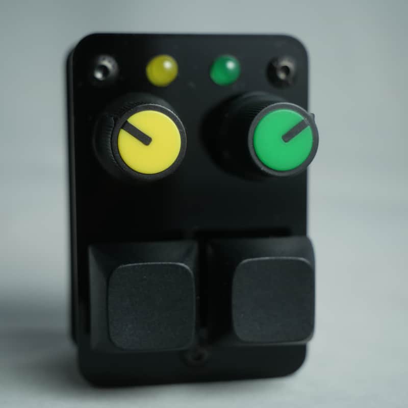 useMidi madMidiMiniClassic Acrylic 2025 with 2 Note Buttons 2 Potentiometers and LEDs image 1