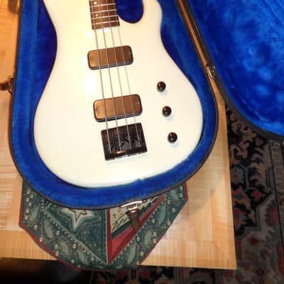 Gibson  IV Bass 1987 Pearl White image 2