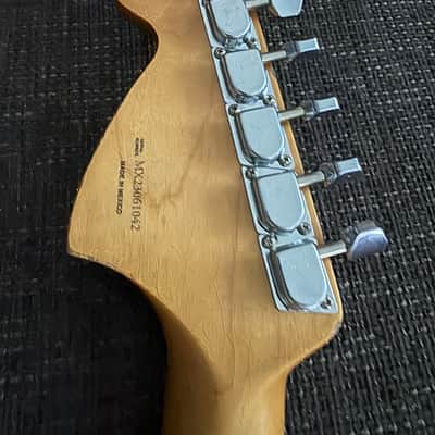 Fender Deluxe Vintera Road Worn Nitro finish  2020 - Nitro image 14