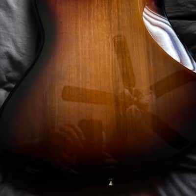 Jet JJB-300 SB Electric Bass Guitar Sunburst image 3