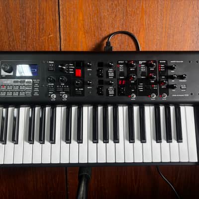 Yamaha YC61 61-Key Compact Stage Keyboard w/ box image 3