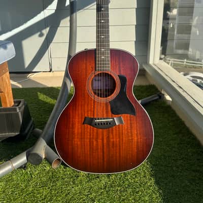 Taylor Guitar 324e 2014 - 2015 - Natural image 1