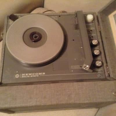 Newcomb RT-20 4 Speed Vintage Record Player Fawn image 2