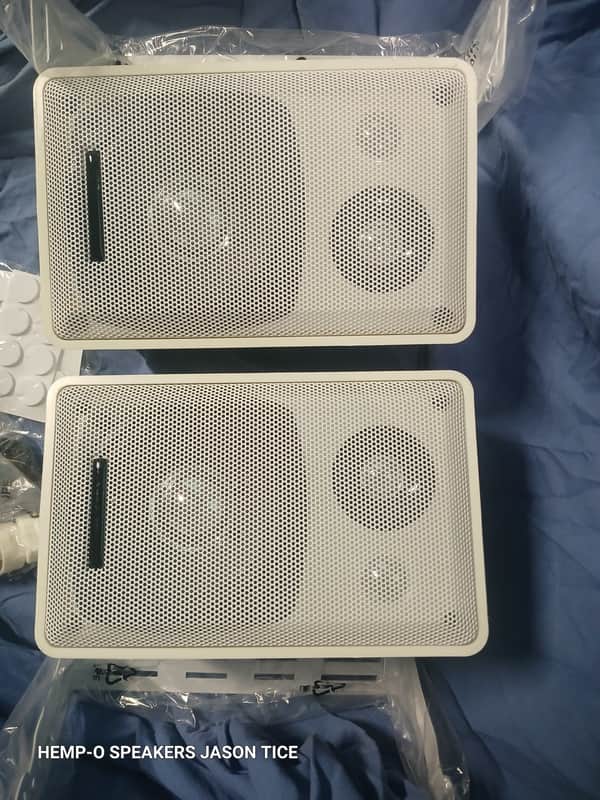 BOOK SHELF INDOOR OUTDOOR SPEAKER PAIR 3WAY BACKGROUND PA CHURCH STEREO SHOP SPEAKERS WITH MOUNTING BRACKETSAND HARDWARE 22KHz RESPONSE image 1