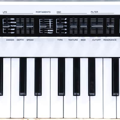 Yamaha Reface CS 8-Note Polyphonic Virtual Analog 37-Key Mobile Mini Synthesizer image 7