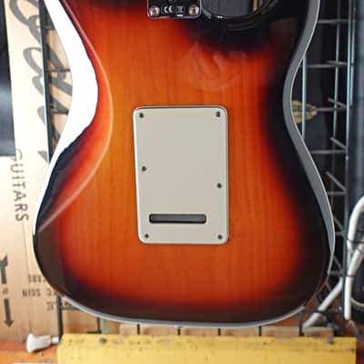 Fender Player Series Stratocaster 2022 - Sunburst - LEFTY image 8