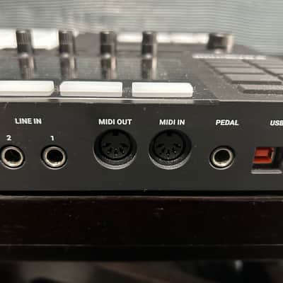 Native Instruments Maschine MKIII 2020swith decksaver- Black image 9