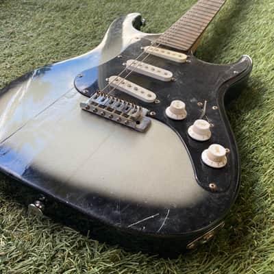 Lyon Brian Bell Weezer Limited Edition #’d 0789 of 6000  - Black/Gray Silverburst Strat Stratocaster LX3 LX3WZ image 2