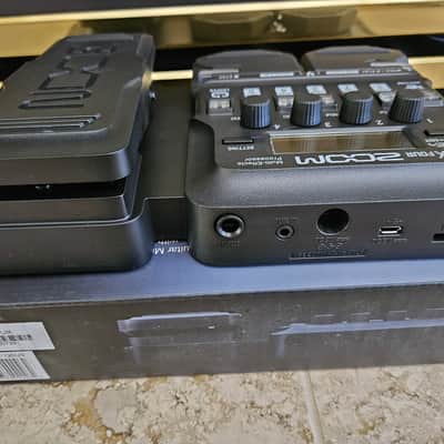Zoom G1X Four Multi-Effects Processor - Black image 2