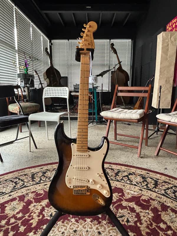 Fender 50th Anniversary American Deluxe Stratocaster 2004 - Sunburst image 1