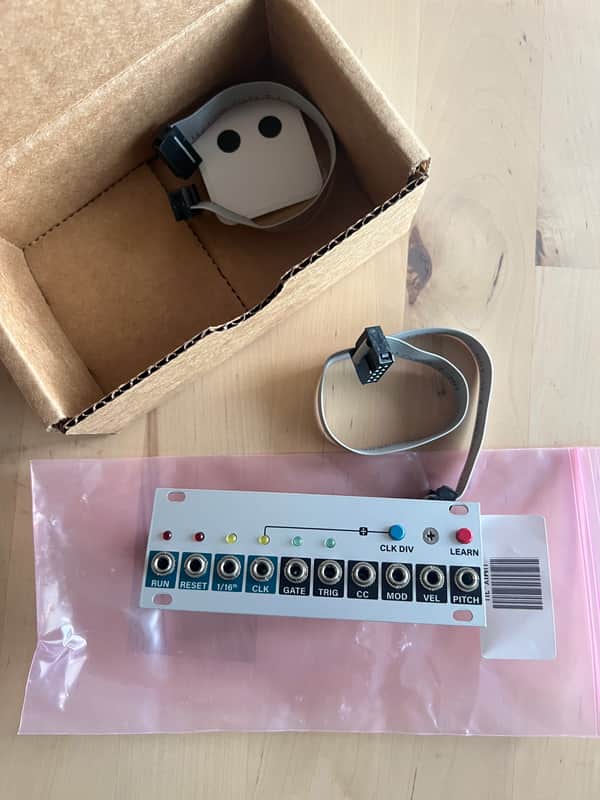Intellijel uMIDI 1U MIDI Interface Eurorack Synth Module 2016 - 2019 - White image 1