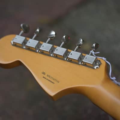 Fender Limited Edition Vintera II Road Worn 50s Jazzmaster- 3-Color Sunburst(4) image 11
