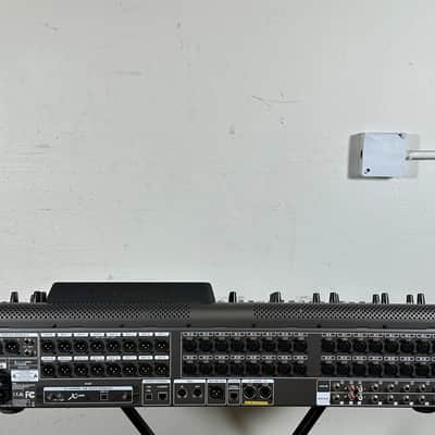Behringer X32 40-Input 25-Bus Digital Mixing Console image 9
