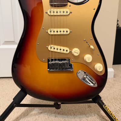 Fender American Ultra Stratocaster 2024 - Ultraburst image 3