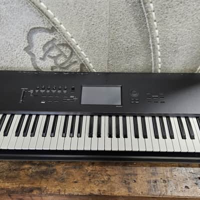 Korg Nautilus AT 61-Key Workstation Keyboard with Aftertouch 2024 - Present - Black
