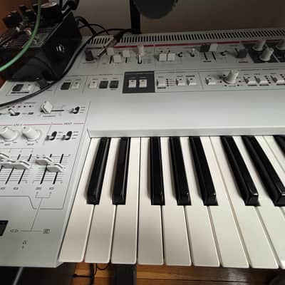 UDO Audio Super 8 Polyphonic Hybrid Keyboard Synthesizer 2025 - Present - White image 2