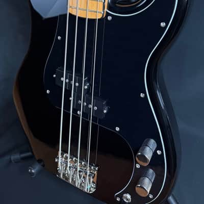 Squier Classic Vibe 70's Precision Bass 4-String Bass Guitar Gloss Black Finish (411) image 7