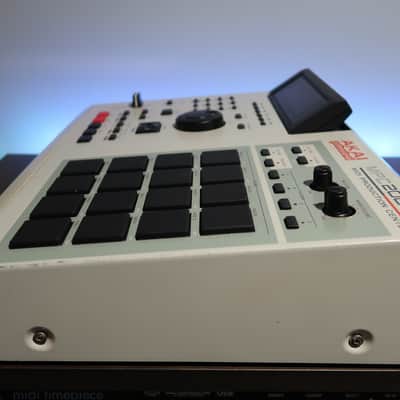 Custom Akai MPC 2000XL - 32MB RAM - 8 Outputs - CF Card Reader - NEW LCD + MORE image 8
