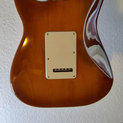 Fender American Performer Stratocaster with Rosewood Fretboard 2018 - Present - Honeyburst image 4