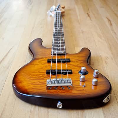 Fender Deluxe Series Jazz Bass 24 Fret Quilt Top w/ Active EQ, Duncan Pickups and Hardshell Case image 9