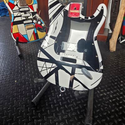 Fender Squire 2000s - EVH black and white image 1