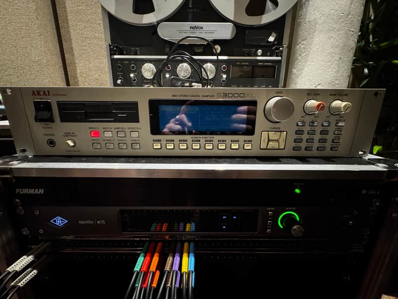 AKAI S3000XL MIDIデジタルサンプラー Akai S3000XL MIDI Stereo Digital Sampler 1996 | Reverb UK