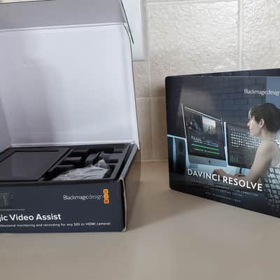 Blackmagic Design Video Assist HDMI/6G-SDI Recorder and 5" Monitor with  Battery Pack image 1