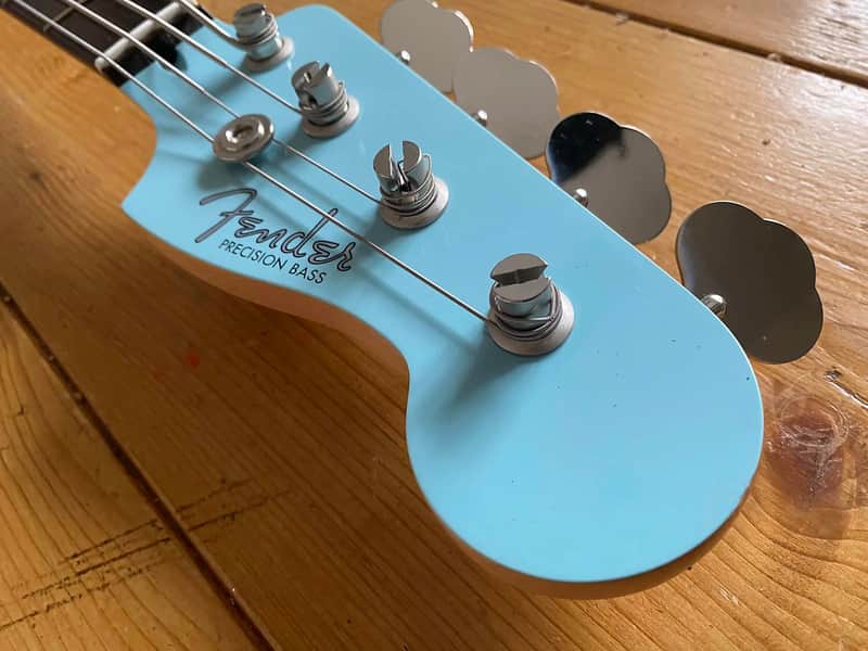 Fender Japan Exclusive Limited Edition Daphne Blue Precision Bass