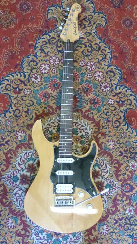 Yamaha Pacifica 412V | Reverb