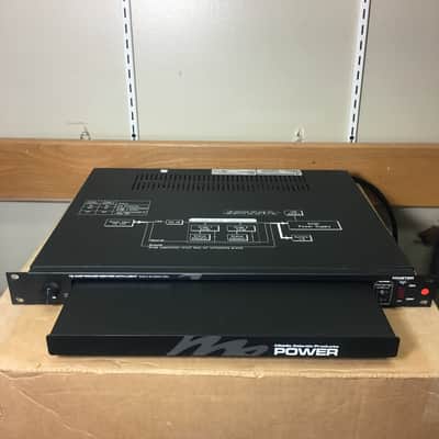 Middle Atlantic PDLT-815RV-RN 15 Amp Power center with light image 2