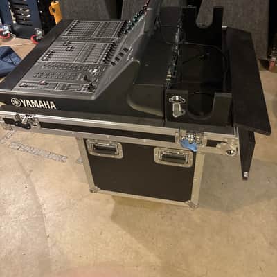 Yamaha CL1 56 Input Digital Mixing Console 2012 - Present - Black image 2