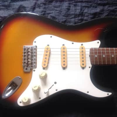 1990 Fender Japan Stratocaster Standard 3-Color Sunburst image 2