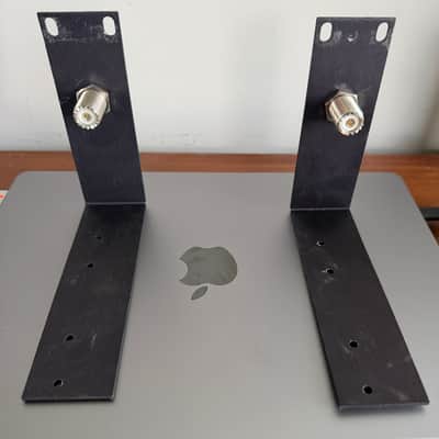 Shure sCS4 wireless receiver rack ears - Black image 1