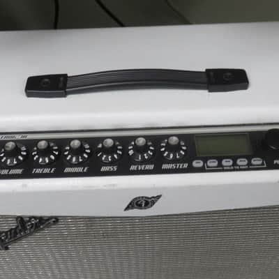 Fender Mustang III V.2 100-Watt 1x12" Modeling Guitar Combo 2015 - Snow White image 5