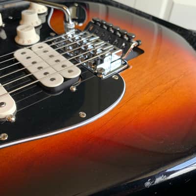 Fender Player Stratocaster Floyd Rose HSS with Pau Ferro Fretboard 2018 - Present - 3-Color Sunburst image 4
