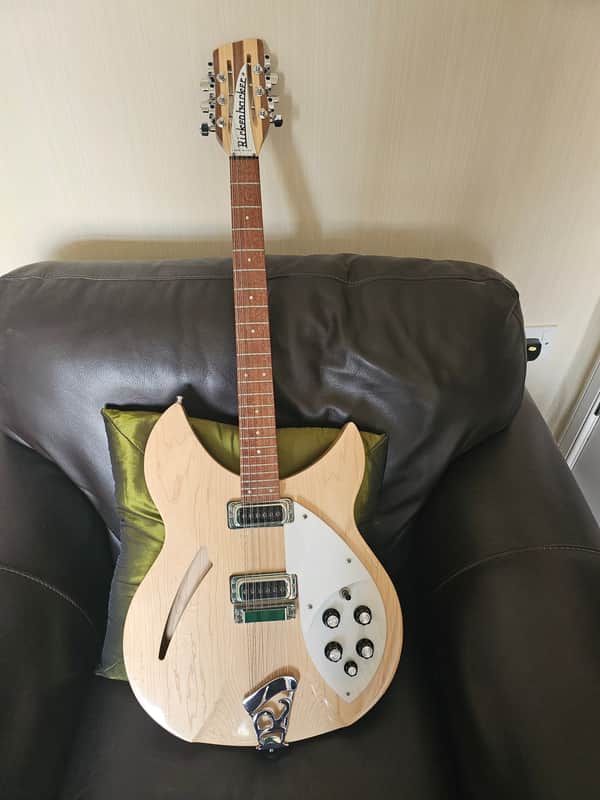 Rickenbacker 330/12