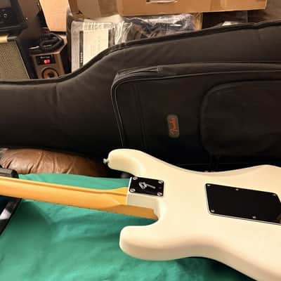 2022,Fender Player Stratocaster® Floyd Rose® HSS/MIM/Polar White..Fender Gig Bag. image 4